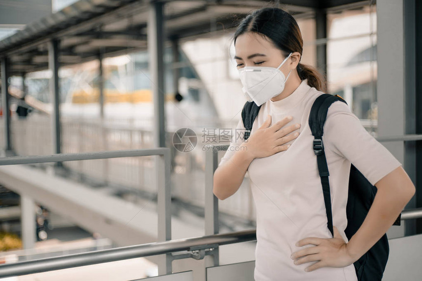 戴着N95口罩的女人图片