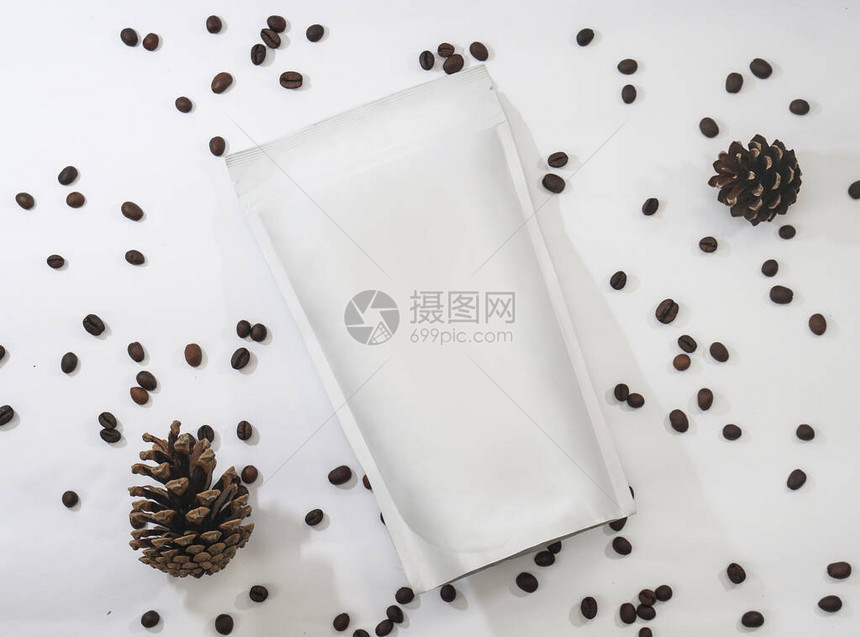 用于在孤立的白色上储存咖啡茶的纸生态袋模板圣诞节和礼图片