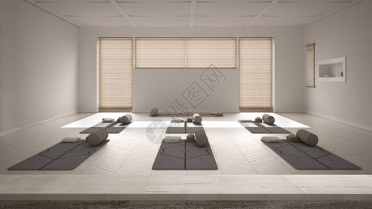 木制复古桌面或架子特写禅意空荡的瑜伽室带垫子和配饰的开放空间准备瑜伽练习冥想室背景图片