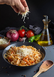 面条自制番茄酱意大利面番茄炒配料质朴背图片
