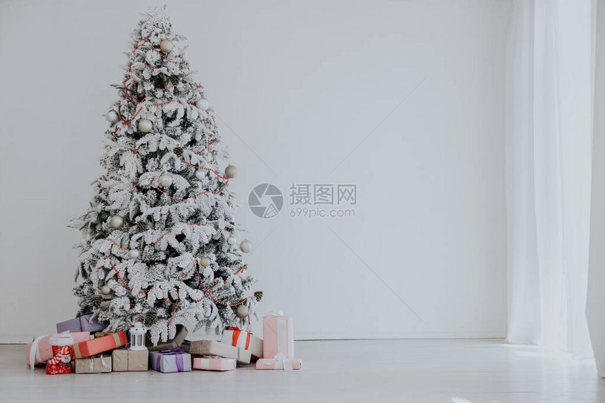 圣诞家居装饰圣诞树和礼物图片
