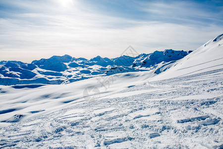 冬季下午雪山照图片