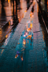 大城市的雨夜图片