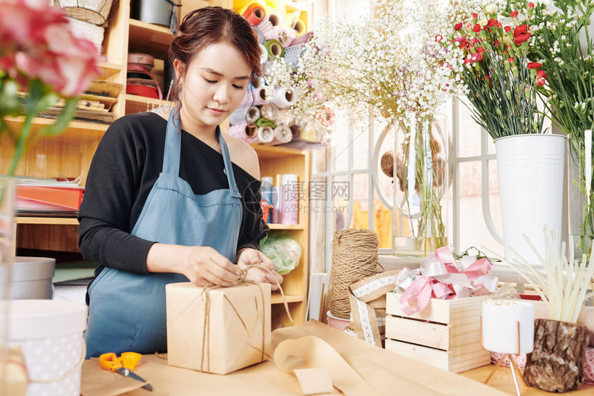 在花店柜台打工时图片