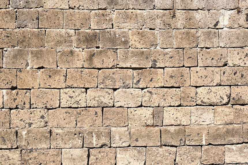 米色天然石墙的背景图片