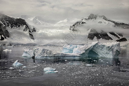 冰山和冰河水域南极半岛沿线有冰图片