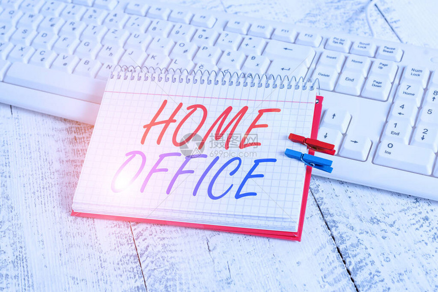 手写文字书写家庭办公室在演示s中指定的概念照片空间是公务笔记本纸提醒衣夹固定片白色键图片