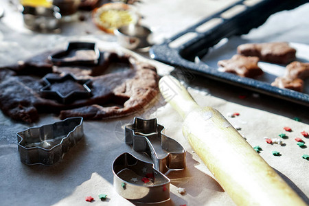 节日姜饼的制备圣诞节和新年传统食品收据自制图片