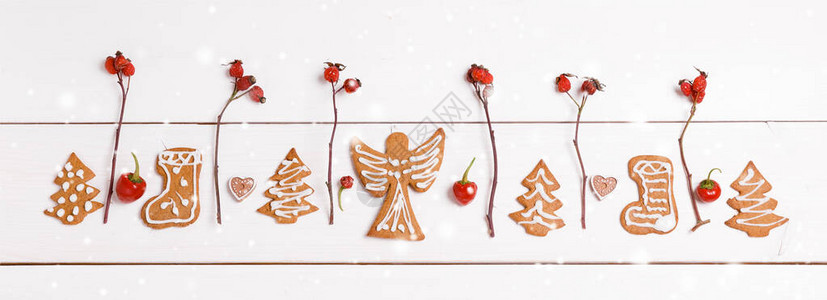 Gingerbread肝脏和玫瑰花果浆胡椒圣诞成份白木板上图片