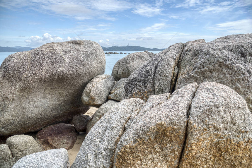 海边的巨石图片