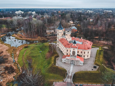 被护城河包围的城堡BIP的鸟瞰图保罗城堡第一01112019俄罗斯图片