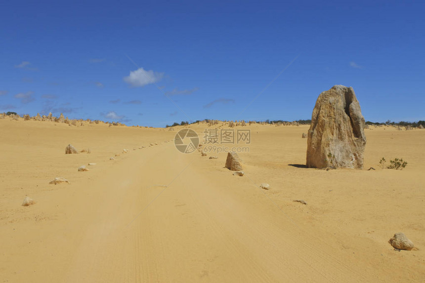 西澳大利亚珀斯附近尖峰沙漠的狂野景观沙漠包含数千个称为尖峰图片