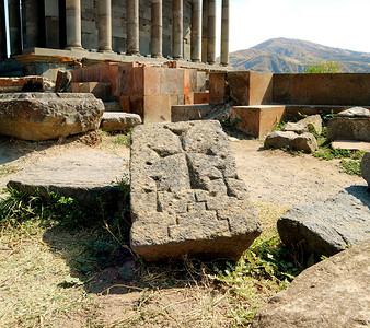 亚美尼亚加尼村古老的GarniPagan寺庙基图片
