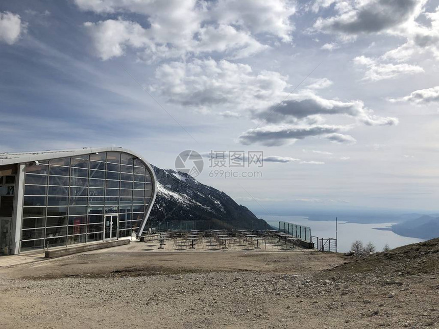 意大利在蒙特巴尔多湖加尔达拍摄的意大利山崩图片