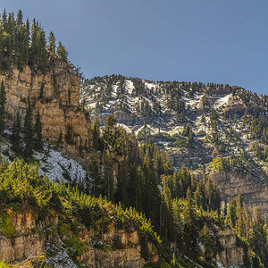 美国犹他州廷帕诺戈斯山上的方形框架远足径图片