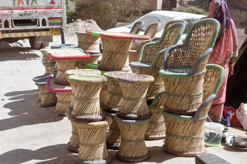 手工制作的传统现代牢不可破的藤木自助餐厅凳子家具图片
