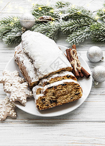 圣诞节在木制背景上被盗传统的圣诞节日糕点甜Stolle图片