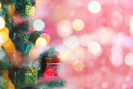 圣诞树和多彩的庆典背景布基赫图片