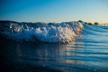 海浪和天的波涛图片