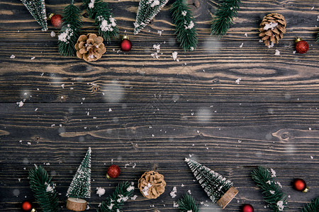 以木制背景新年和xmas或纪念日为圣诞假日装饰图片