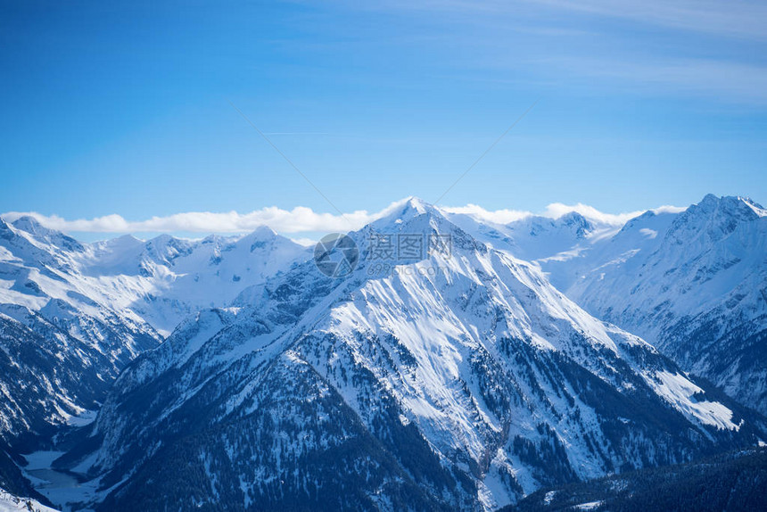 照片来自下午雪山和蓝天空的相图片