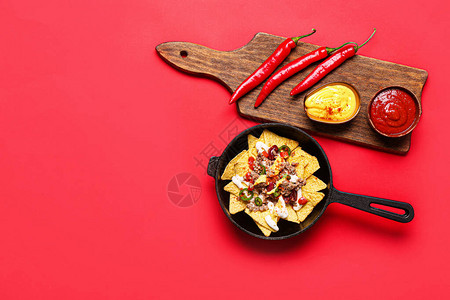 香辣椒卷煎饼和彩色图片