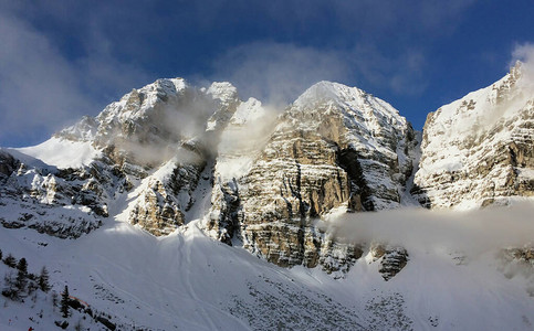 滑雪中心的峰200图片