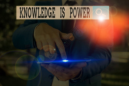 显示知识就是力量的文字符号通过经验和教育获得的商业图片