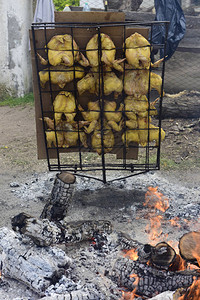 烧烤香肠和牛肋骨传统的阿根廷美食图片