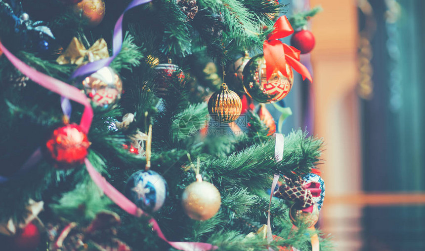 圣诞背景与节日装饰冷杉树枝图片