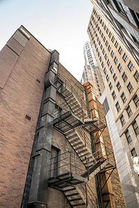 在芝加哥的高层建筑环绕的城市环境中图片