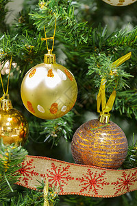 传统多彩的圣诞节日装饰有选择的重点浅图片
