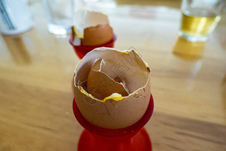 蛋杯红空蛋壳图片