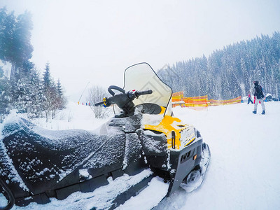 冬季摩托车雪地车冬季全地形车冬季全地形图片