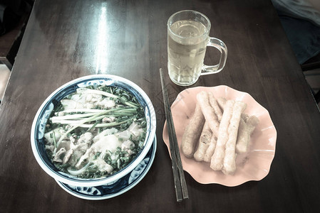 制作了一碗新鲜越南牛肉大米汤Pho图片