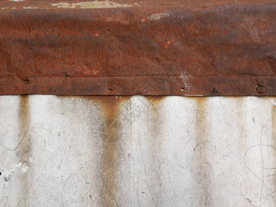 生锈的铁在混凝土上锈会流到混凝土上特写生锈的金属板在混凝土上背景图片