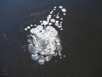 河冰气泡停滞从冰霜中提取的冰霜形成背景图片