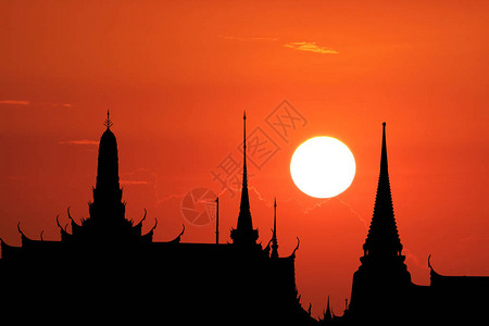 夕阳背影佛寺红橙黄昏云与天空图片