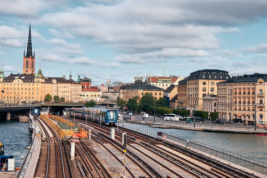 斯德哥尔摩市的风景瑞典有铁路和火图片