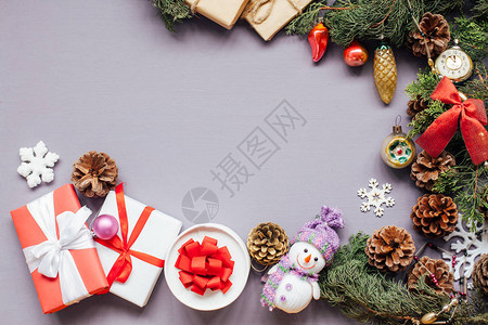新年圣诞礼物装饰品紫色图片
