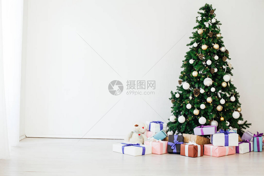 新年圣诞礼物白色房子的圣诞图片