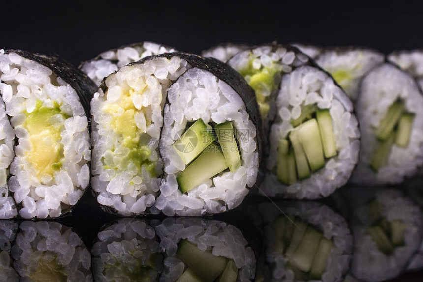 日本寿司卷阴阳图片