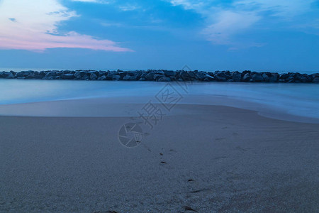 海自然背景海洋波浪日落时图片