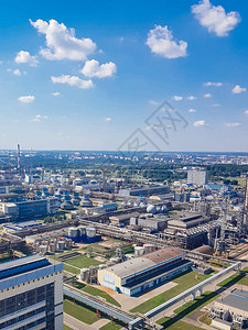 化工厂的车间生产氨和氮肥的化工厂白天用离子连接工厂车间的管道锅炉房供电部集中背景图片