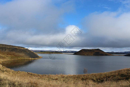 冰岛湖周围的火山口图片