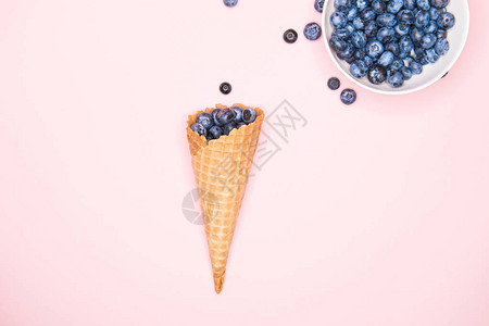 蓝莓和角蓝莓爆炸松果锥形蓝莓照片图片