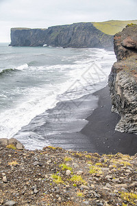 冰岛风景夏季的海岸线和悬崖图片