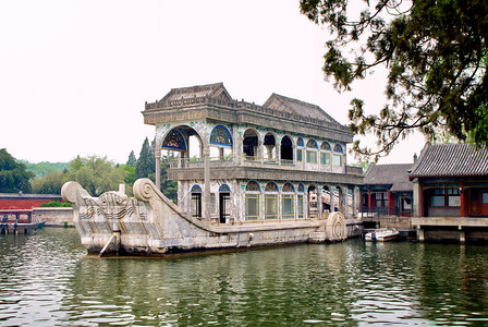 北京皇家夏日宫昆明湖的图片