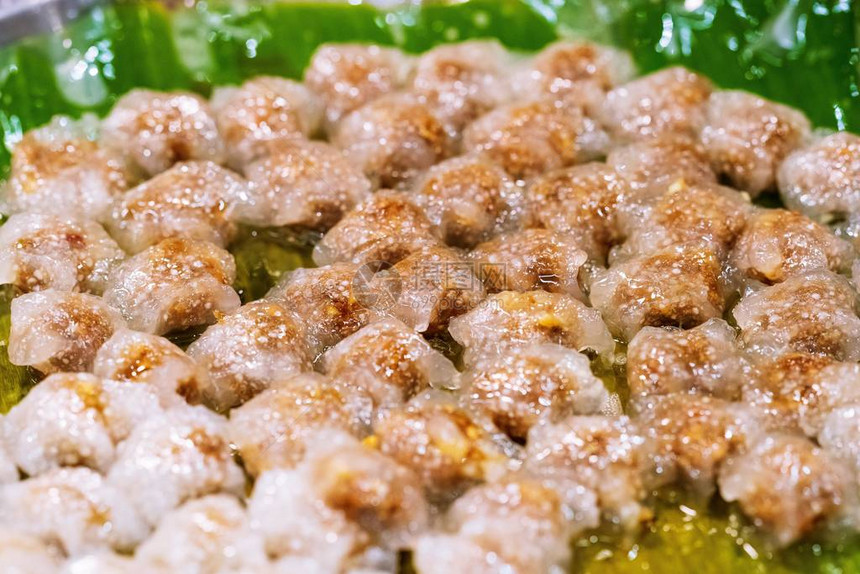 泰国街头食品市场PorkFilling的泰国小吃Tapioca图片