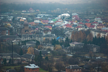 乌克兰秋季城市中的房屋朦胧图片